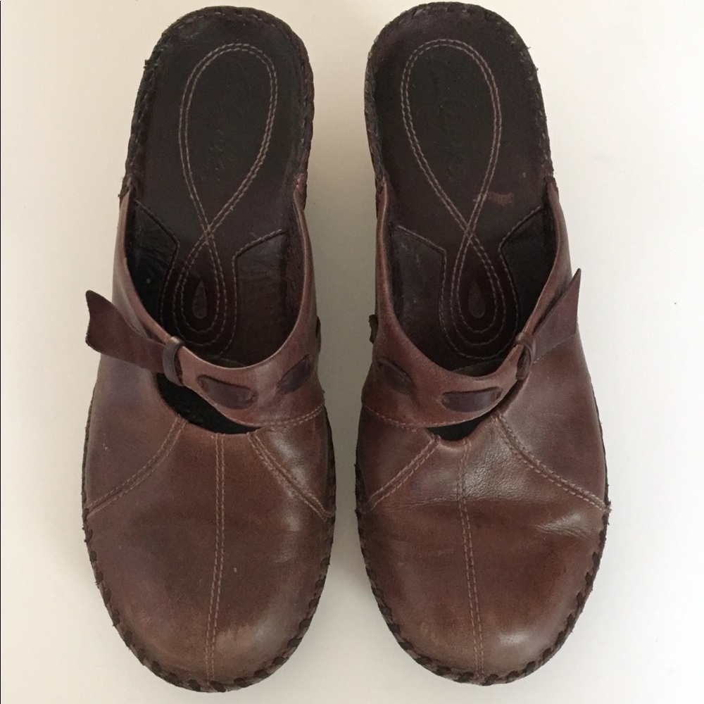 Clarks leather clogs mules